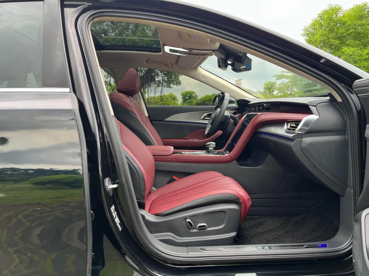 HongQi 2024 H5 2.0T Zhilian Qi Chang Edition Automatic Gear 10