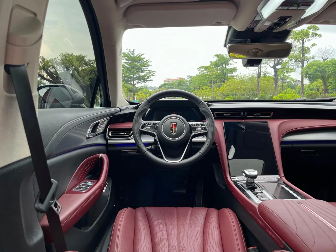HongQi 2024 H5 2.0T Zhilian Qi Chang Edition Automatic Gear 13