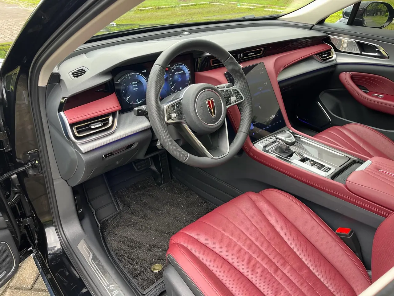 HongQi 2024 H5 2.0T Zhilian Qi Chang Edition Automatic Gear 9