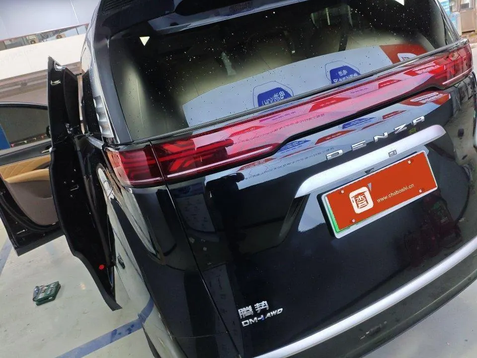 Denza 2022 Denza D9 DM-i 1.5T stepless 970 four-wheel drive flagship automatic gear 6
