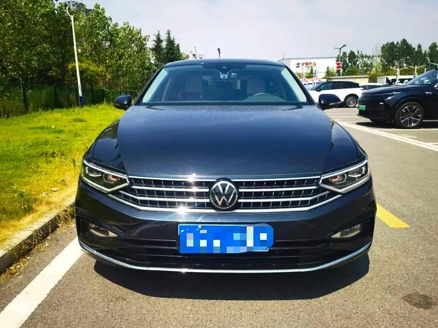 Volkswagen 2023 Magotan 2.0TSI 330TSI 2 million Commemorative Luxury Automatic Gear 3