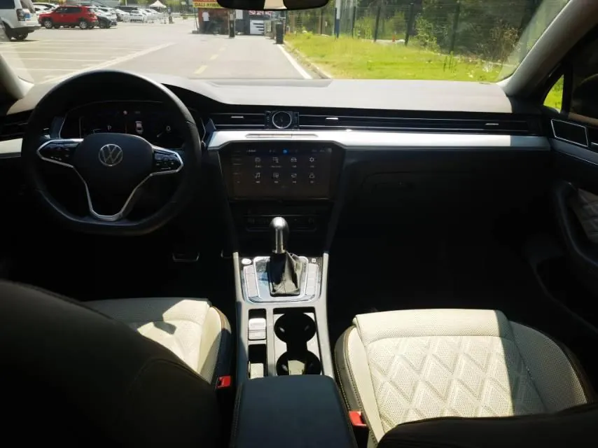 Volkswagen 2023 Magotan 2.0TSI 330TSI 2 million Commemorative Luxury Automatic Gear 7