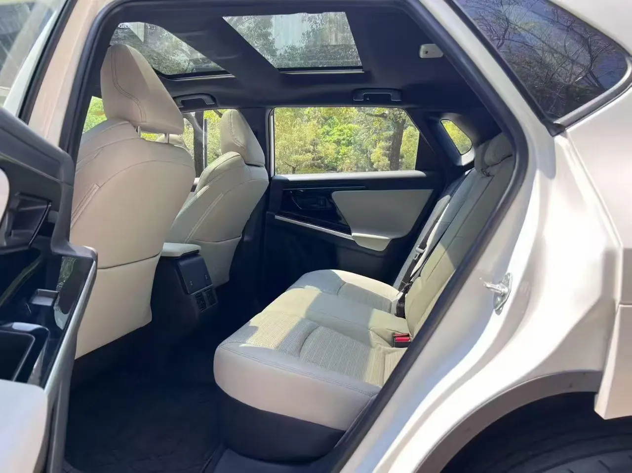 Toyota 2024 Platinum Intelligence 4X 615 MAX Edition Automatic Gear 4