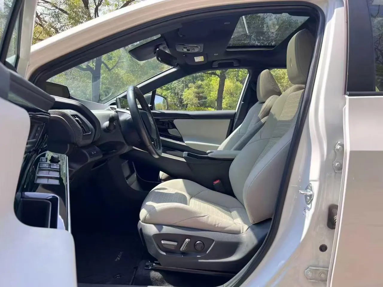 Toyota 2024 Platinum Intelligence 4X 615 MAX Edition Automatic Gear 5