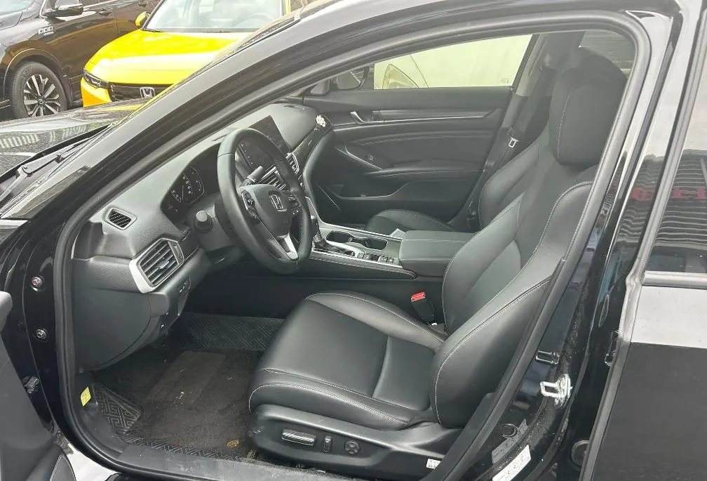 Honda 2022 10th Generation Accord 1.5T Stepless 260TURBO Magic Night Premium Edition Automatic Gear 3