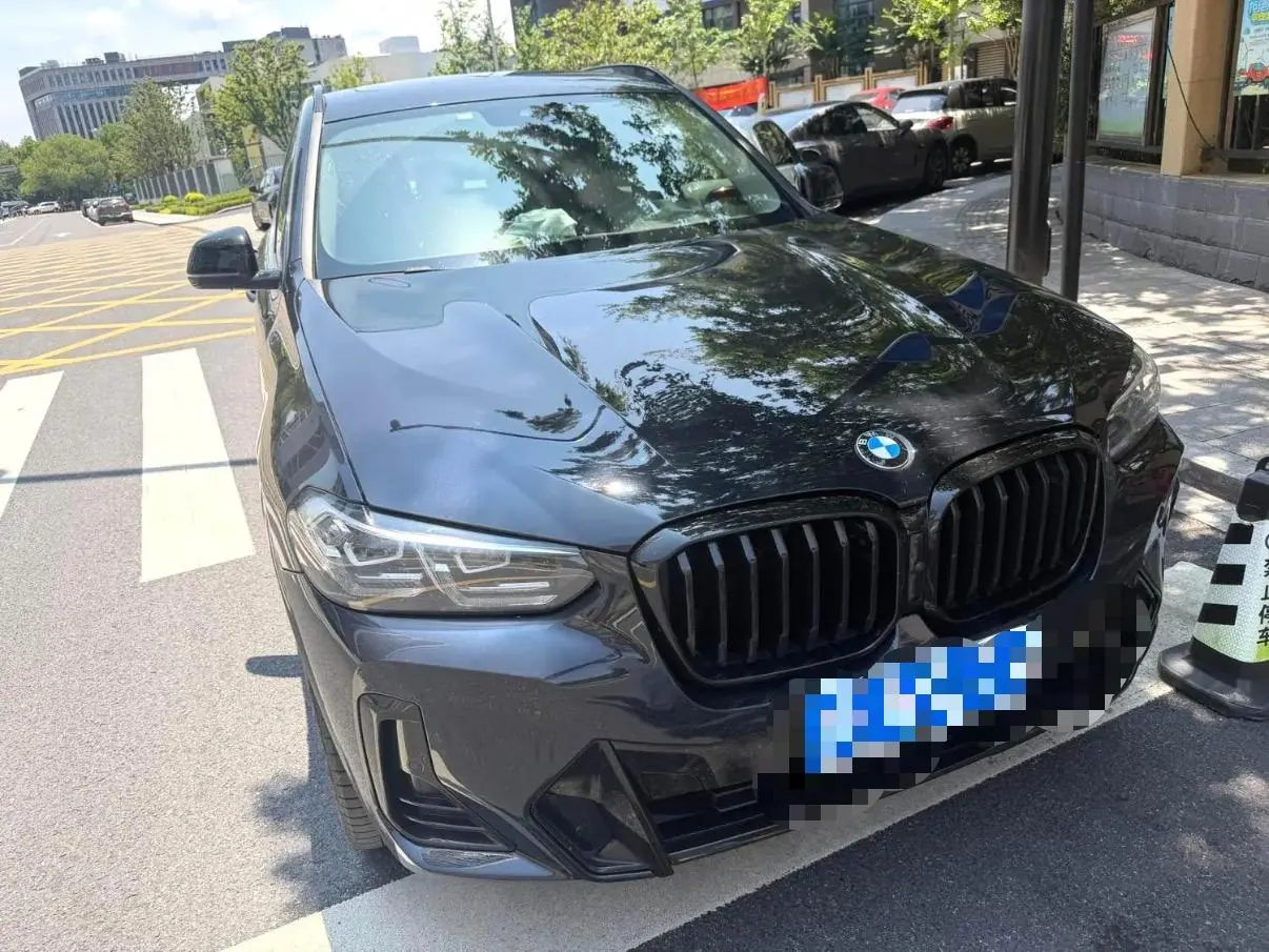 BMW 2023 X3 xDrive30i 2.0T Leading M Obsidian Night Suit Automatic Gear 3