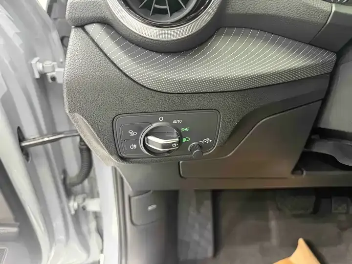 Audi Q2L 2022 35 TFSI Fashion Dynamic 12