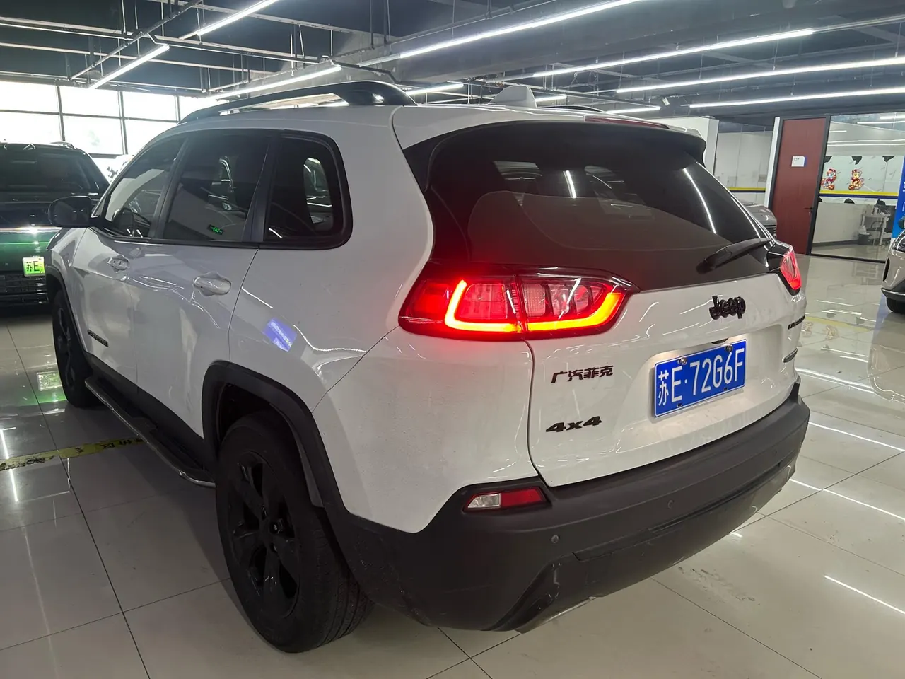 Jeep 2020 free light 2.0T four-wheel drive nighthawk version automatic gear 2