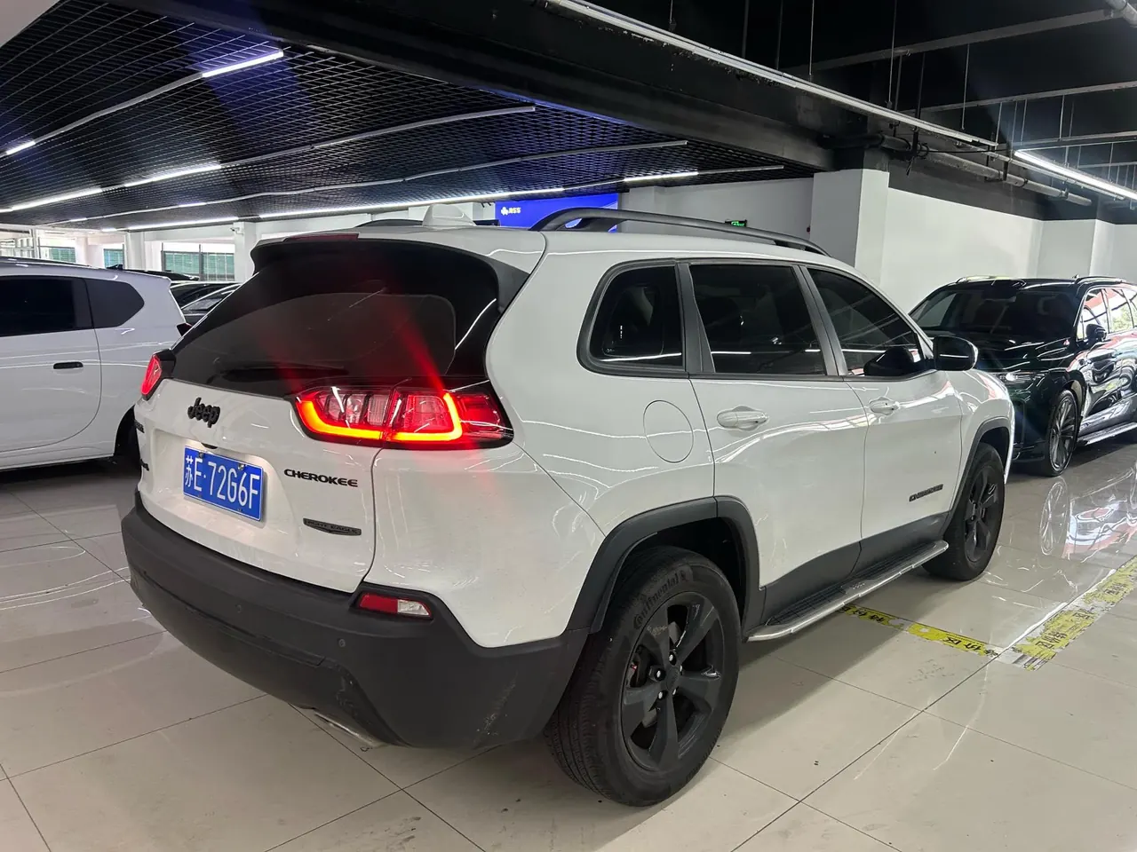 Jeep 2020 free light 2.0T four-wheel drive nighthawk version automatic gear 3