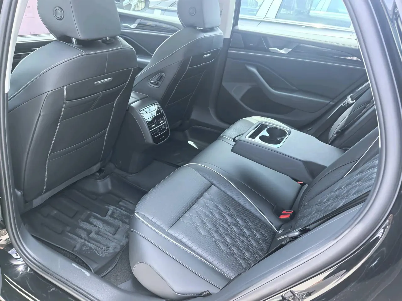 Volkswagen 2024 Magotan 2.0TSI 380TSI Premium Edition Da Mai Bag Automatic Gear 5
