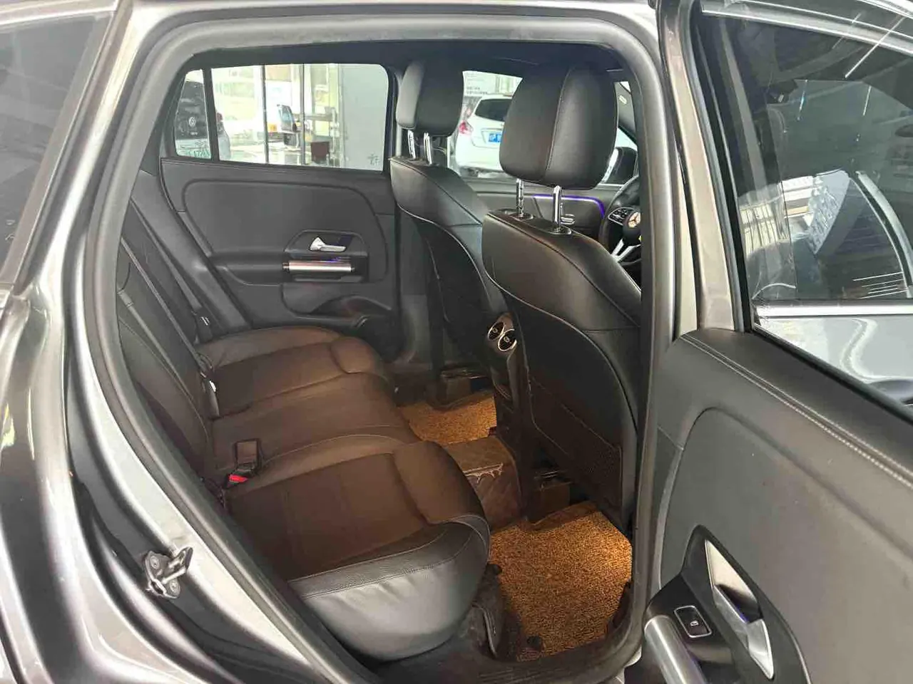 Mercedes Benz 2020 GLA 200 1.3T automatic gear 4