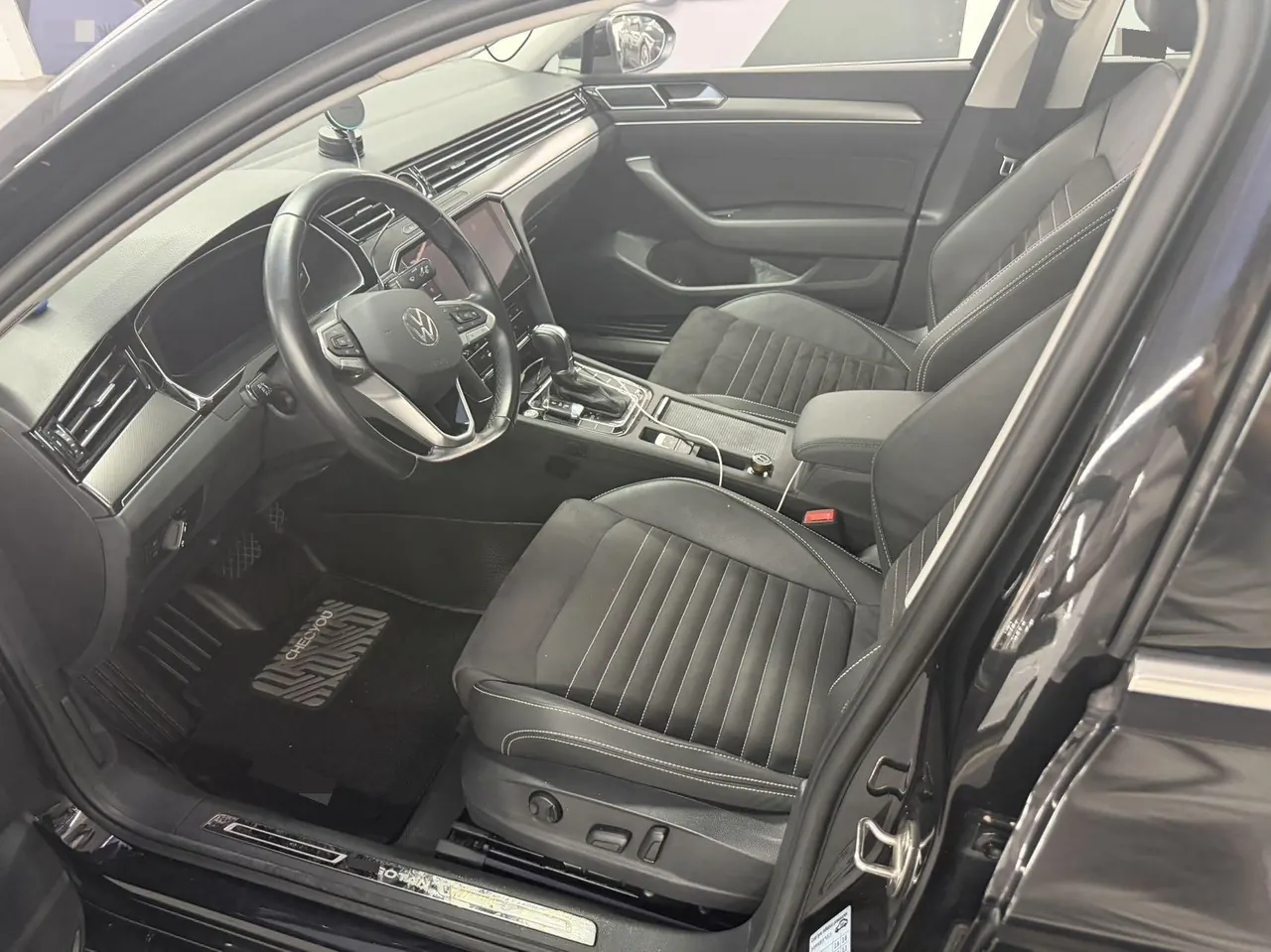 Volkswagen 2020 Magotan 2.0TSI 330TSI luxury automatic transmission 5