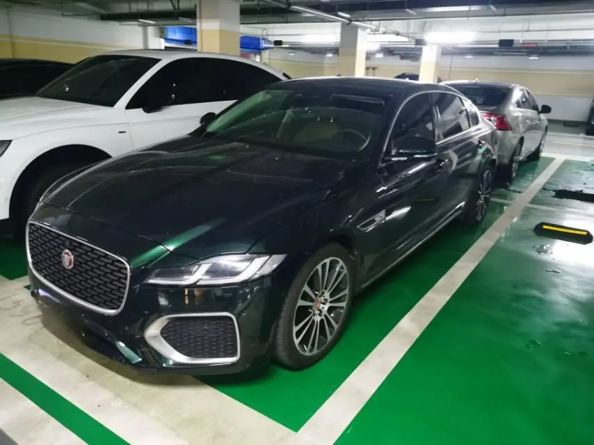Open image lightbox: Jaguar 2024 XFL 2.0T P 12500.00g Drive Enjoy Deluxe Edition Automatic Gear