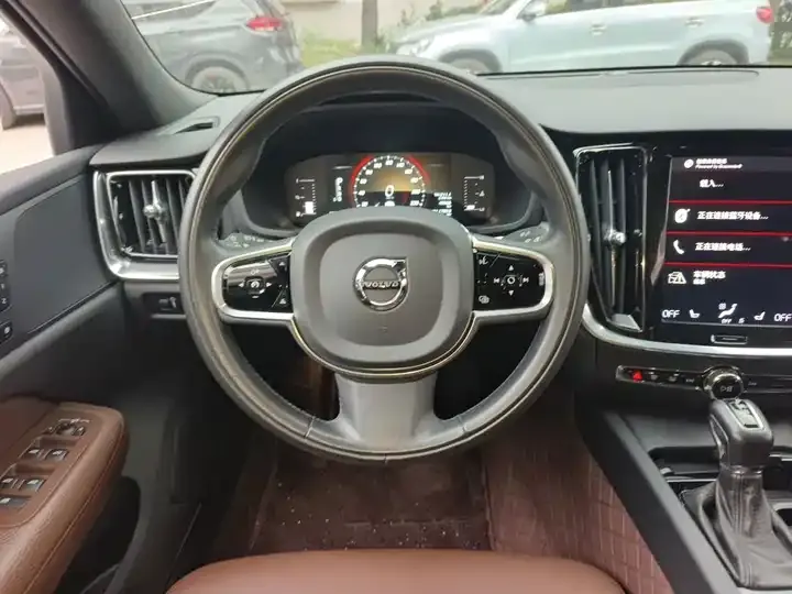 Volvo S60 2021 T4 Zhiyi Deluxe Edition 6