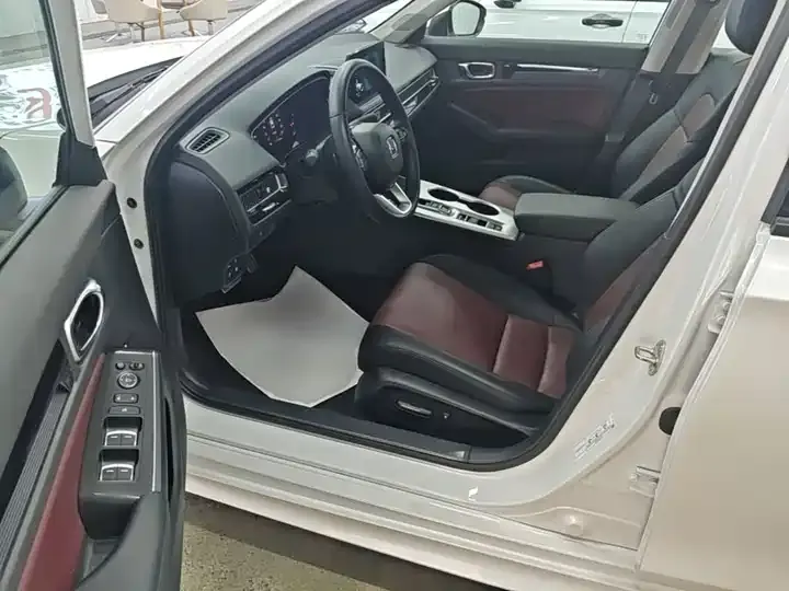 Type 2023 2.0L e:HEV Sharp Premium Edition 12