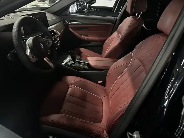 BMW 5 Series 2023 530Li Exclusive M Sports Suit 10