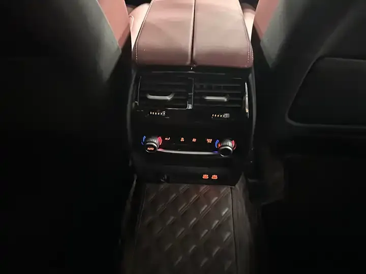 BMW 5 Series 2023 530Li Exclusive M Sports Suit 11