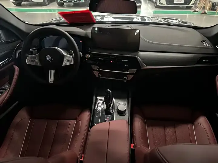 BMW 5 Series 2023 530Li Exclusive M Sports Suit 12