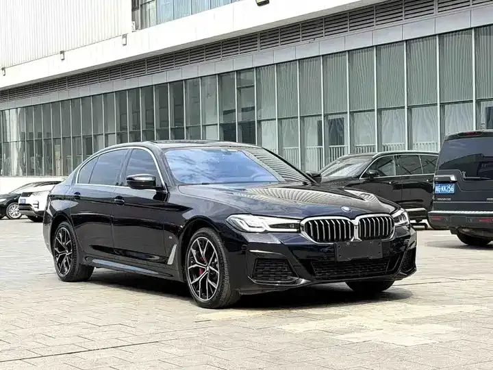 BMW 5 Series 2023 530Li Exclusive M Sports Suit 3