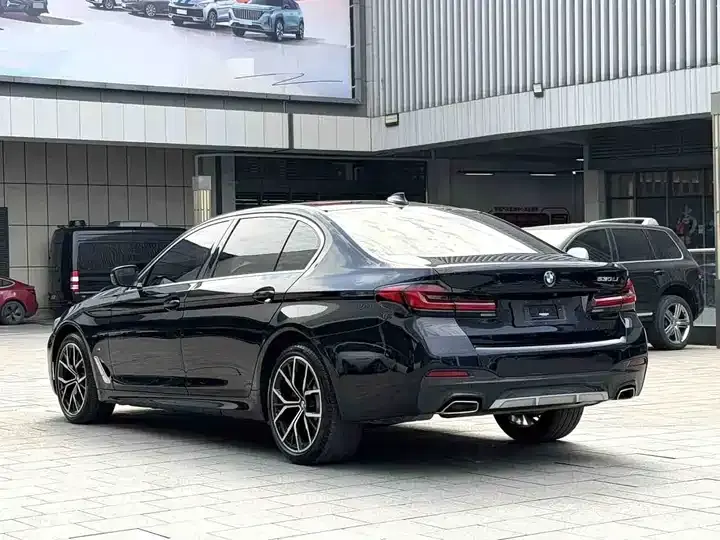 BMW 5 Series 2023 530Li Exclusive M Sports Suit 4