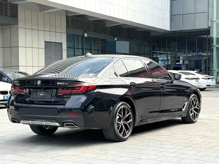 BMW 5 Series 2023 530Li Exclusive M Sports Suit 6