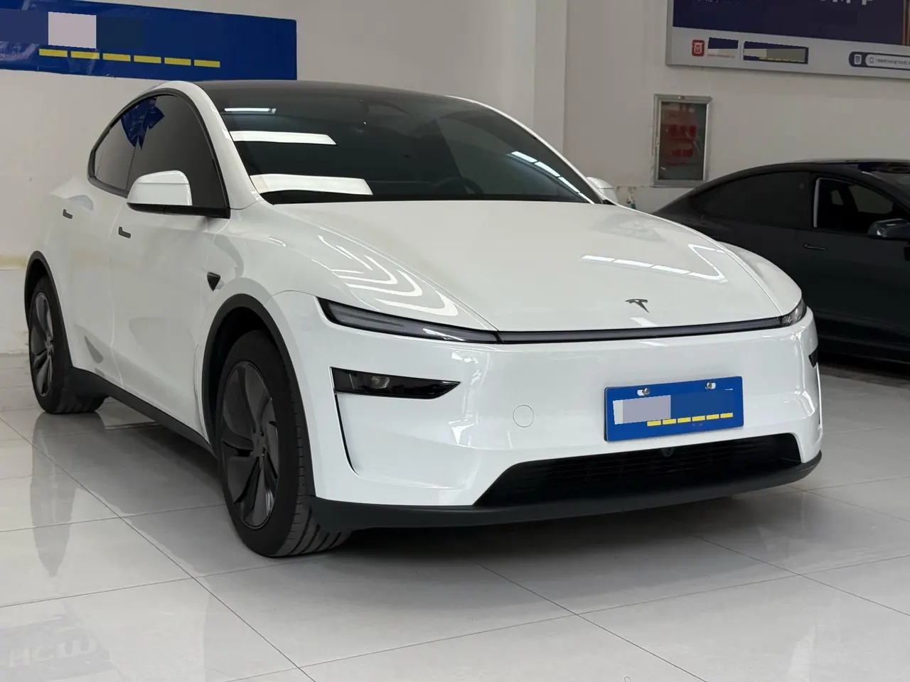 Tesla 2026 Model Y Rear-Wheel-Drive Automatic 3
