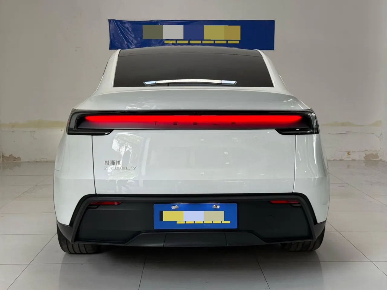 Tesla 2026 Model Y Rear-Wheel-Drive Automatic 5