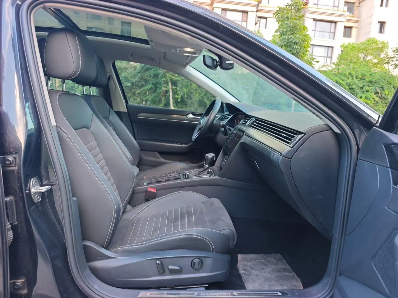 Volkswagen 2020 Magotan 2.0TSI 330TSI luxury automatic transmission 4