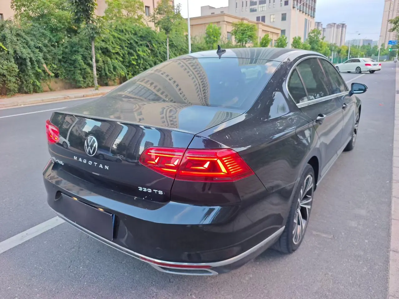 Volkswagen 2020 Magotan 2.0TSI 330TSI luxury automatic transmission 9