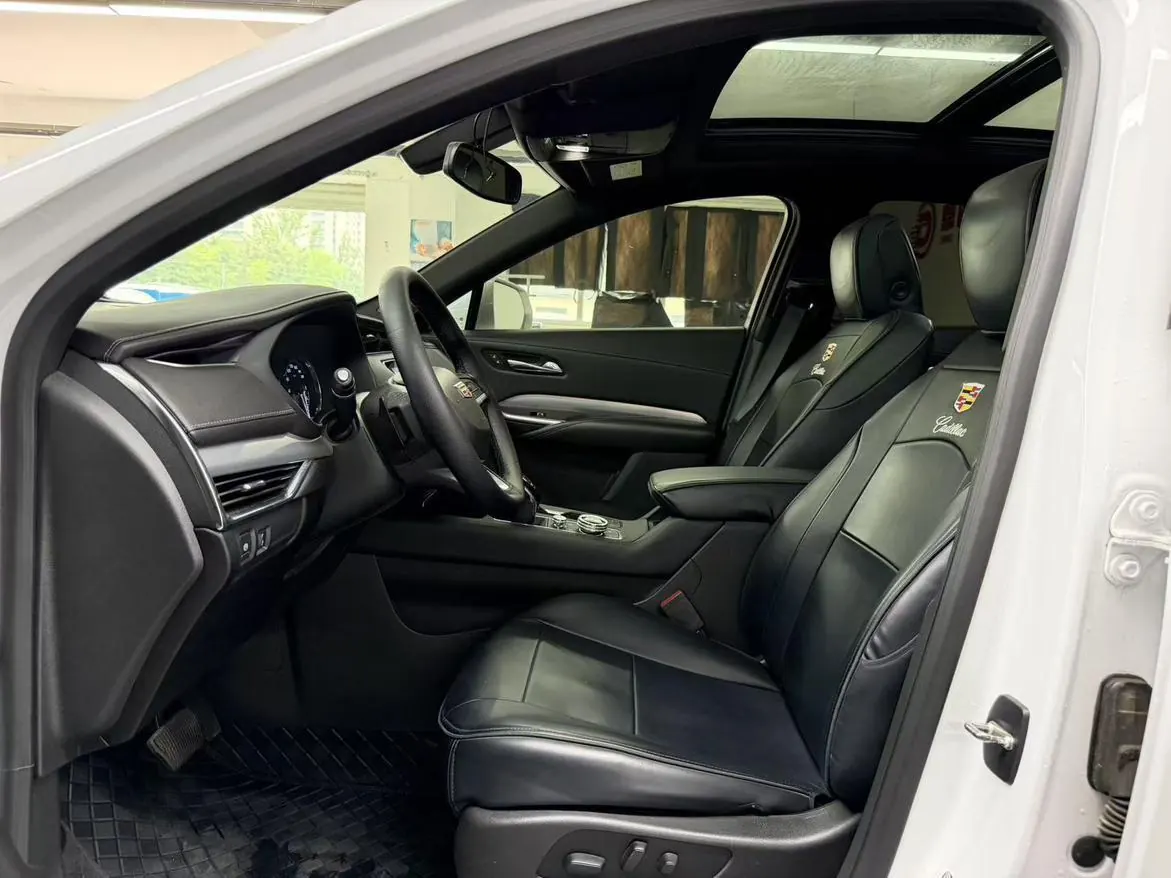 Cadillac 2021 XT4 2.0T 28T Two-Drive Leading Automatic Gear 4