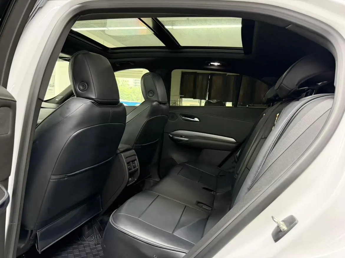 Cadillac 2021 XT4 2.0T 28T Two-Drive Leading Automatic Gear 5