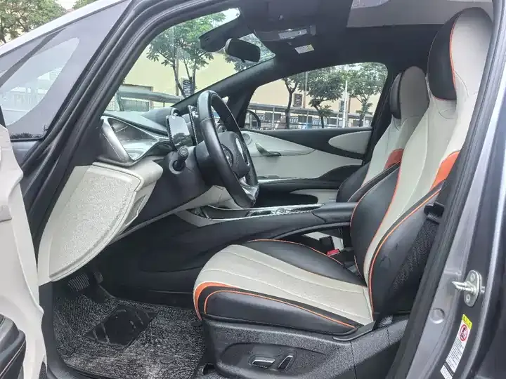 Dolphin 2021, 405 km, Fashion Edition 4