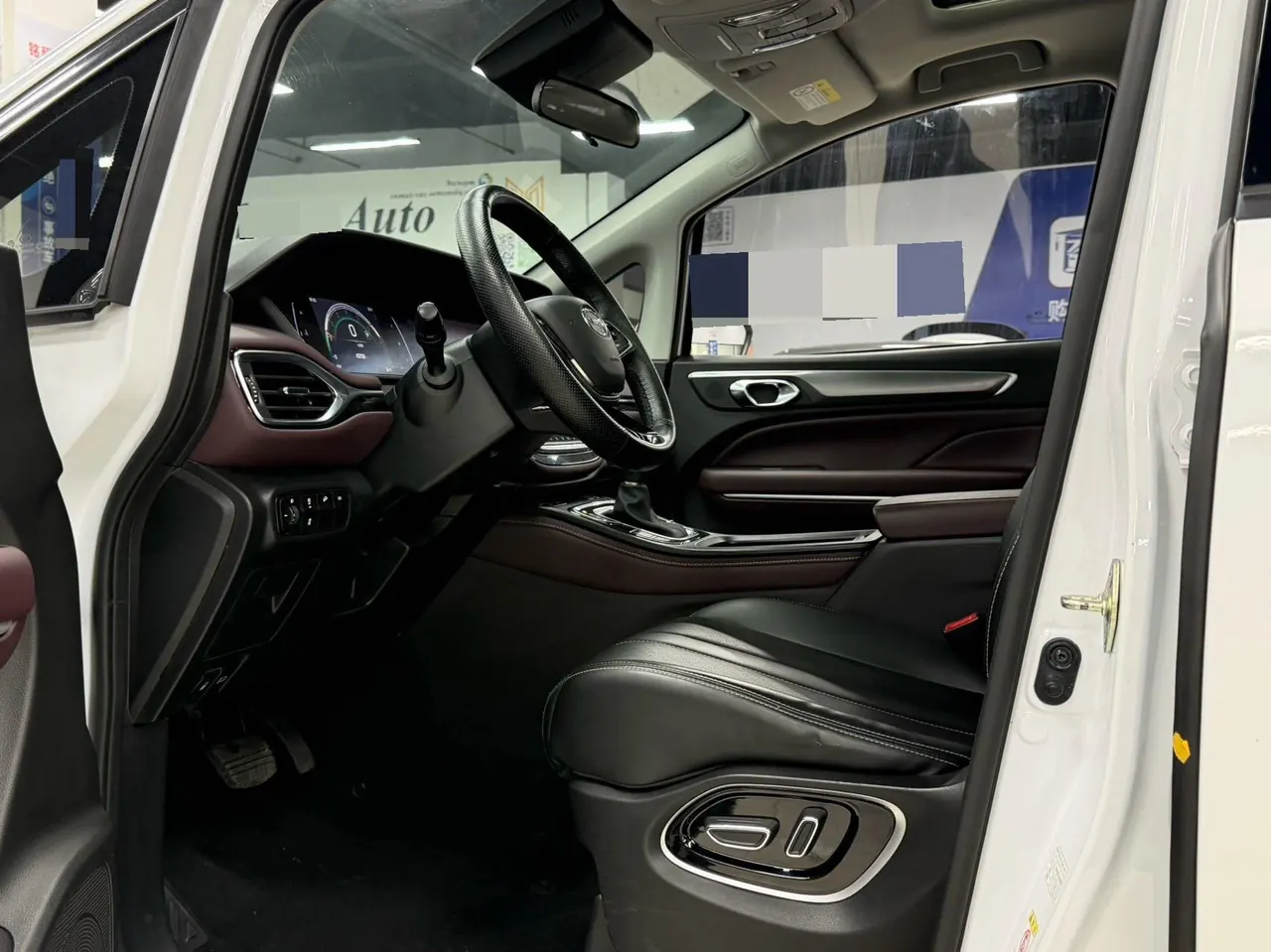 Chuanqi 2021 M6 1.5T 270T Premium Edition 7-seat Automatic Gear 18