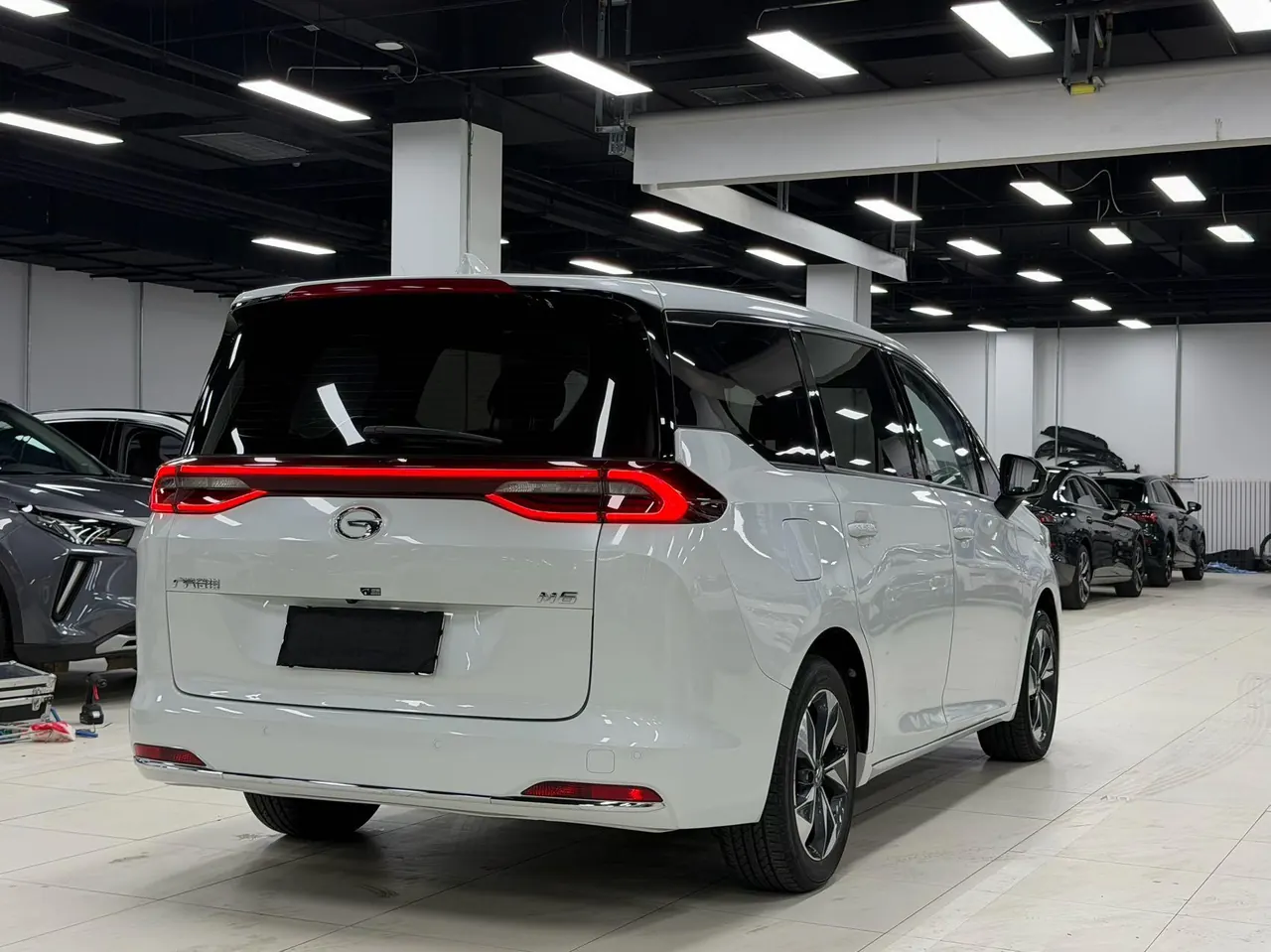 Chuanqi 2021 M6 1.5T 270T Premium Edition 7-seat Automatic Gear 2