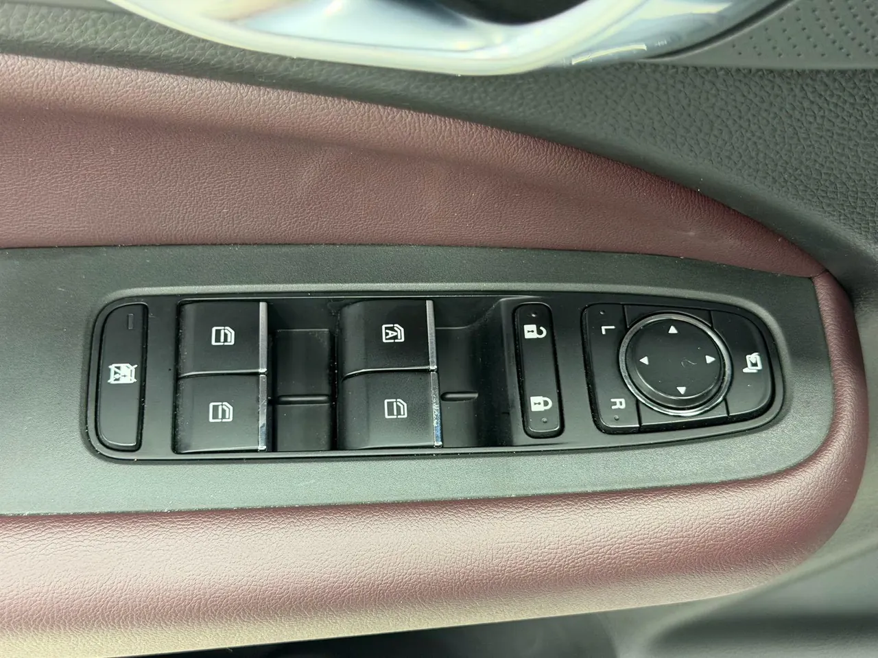 Chuanqi 2021 M6 1.5T 270T Premium Edition 7-seat Automatic Gear 3