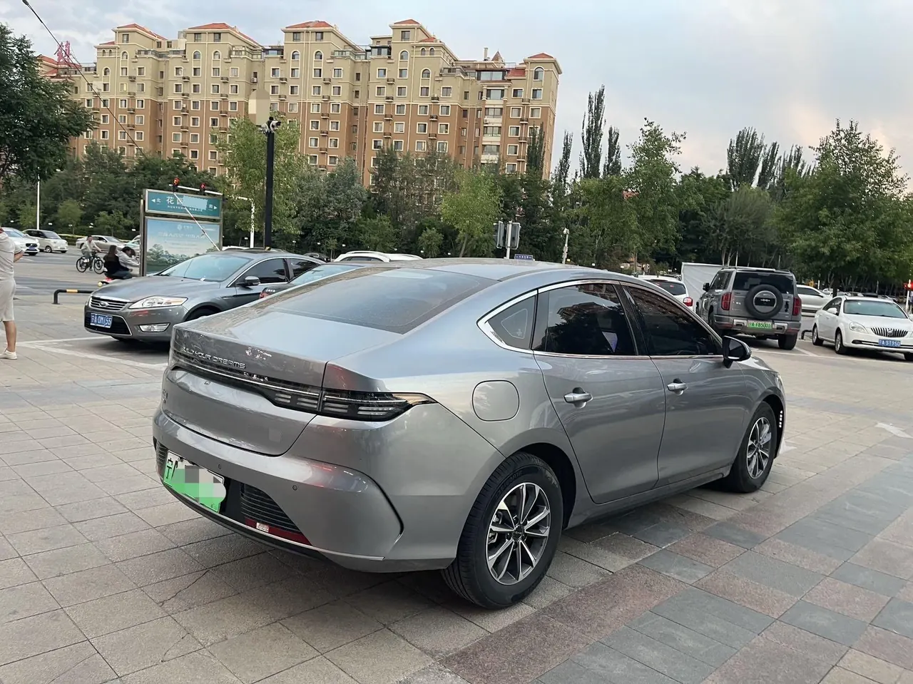 BYD 2024 destroyer 05 DM-i 1.5 stepless glory version 55KM luxury automatic gear 2