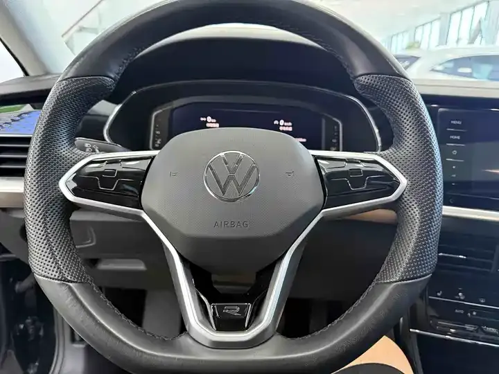 Passat 2022 280TSI Business Edition 12