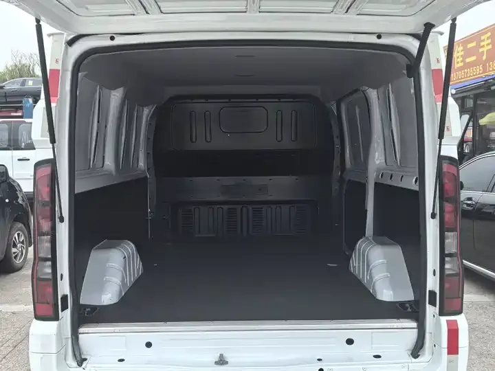 JMC Fushun 2023 2.0T Manual Short Axis Low Top Commercial Vans 2/3 Seat Lift Tailgate 5