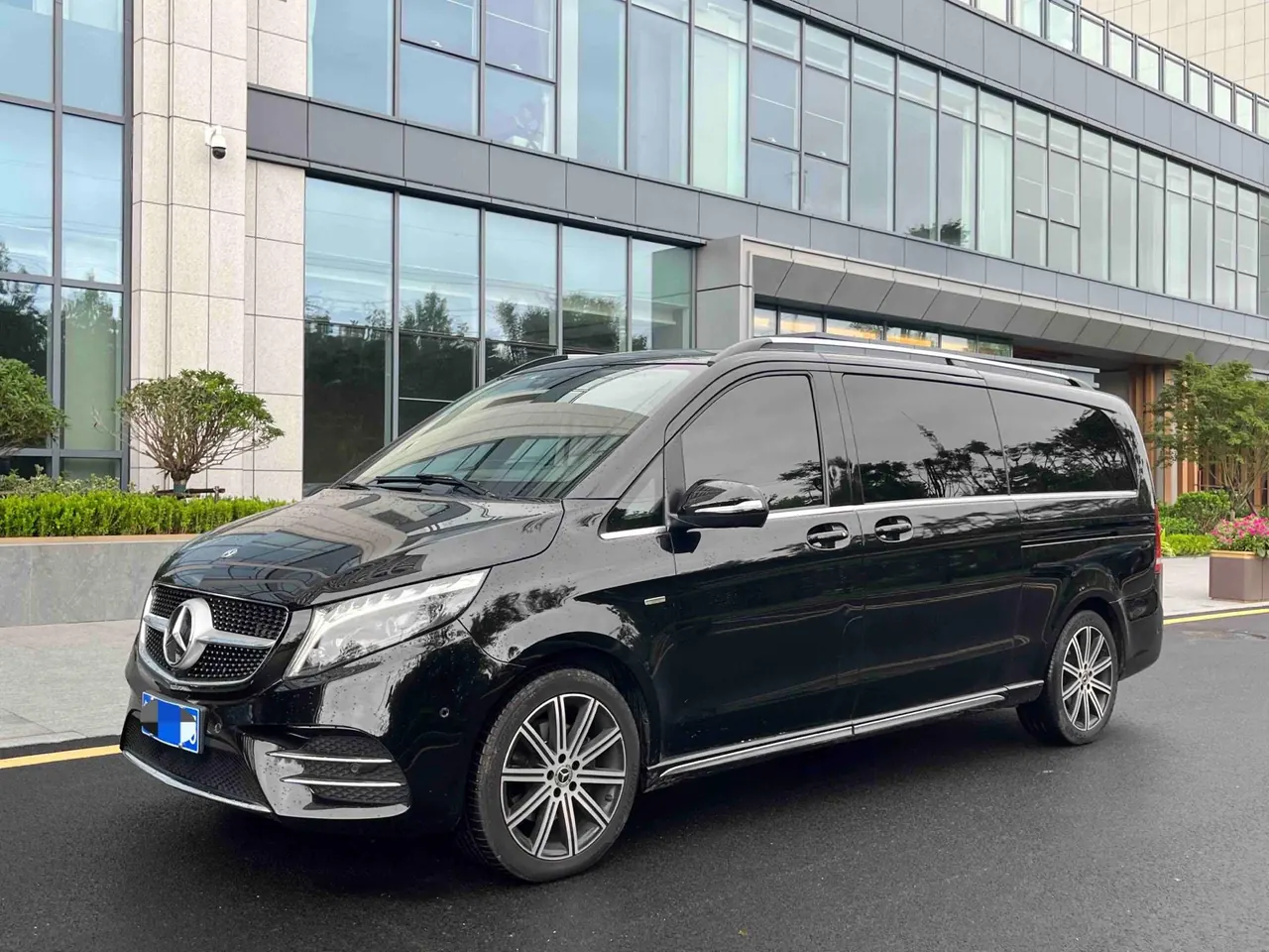 Mercedes Benz V 2022V 260 L 2.0T Deluxe Edition Automatic Gear - View 1