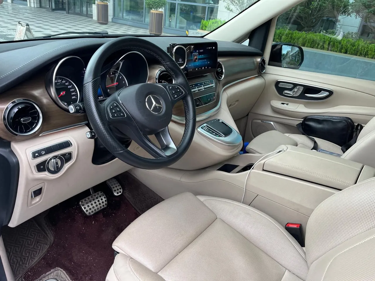 Mercedes Benz V 2022V 260 L 2.0T Deluxe Edition Automatic Gear 2