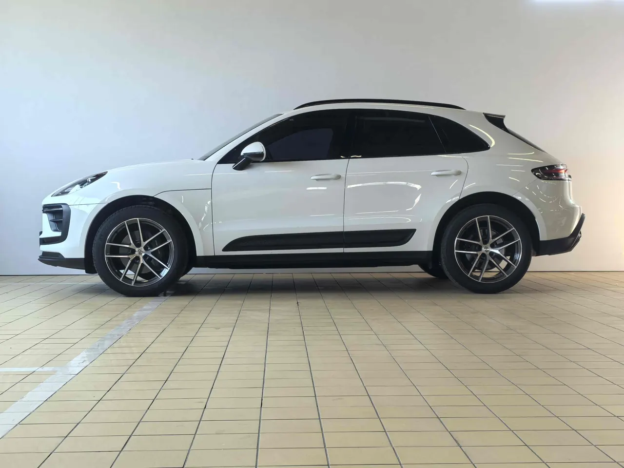 Porsche Macan (Imported) 2022 Macan 2.0T Automatic Gear 5