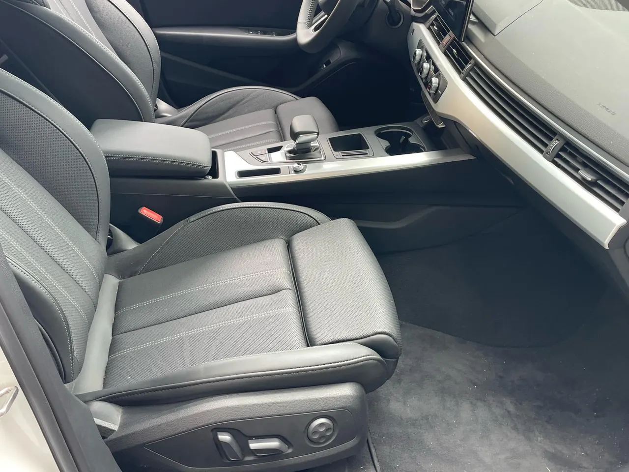 Audi 2020 A4L 2.0TFSI 40TFSI Fashion Dynamic Automatic 13