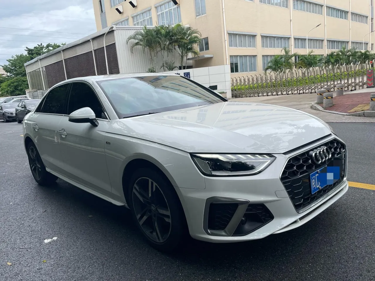 Audi 2020 A4L 2.0TFSI 40TFSI Fashion Dynamic Automatic 3