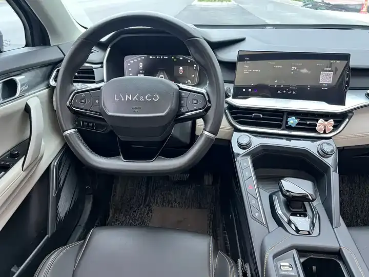 LYNK&amp;CO 06 EM-P 2022 PHEV 84KM Endurance Pro 10