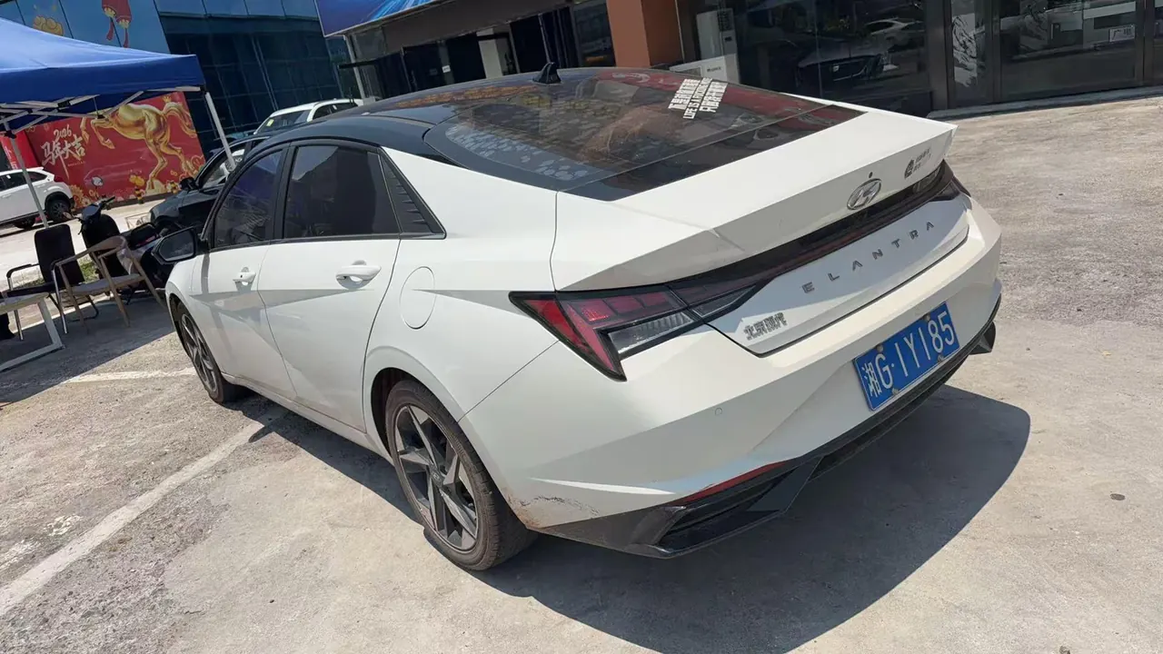 Hyundai 2022 Elantra -3-compartment 1.5 stepless LUX premium automatic gear 4