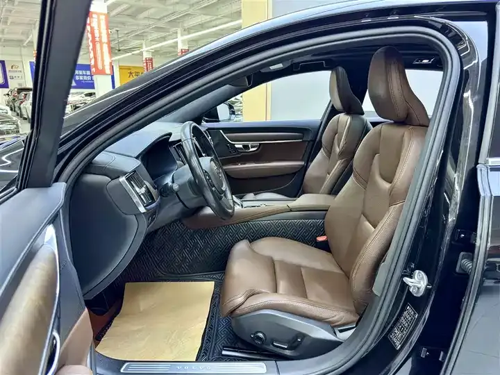Volvo S90 2022 B5 Zhiyuan Deluxe Edition 4