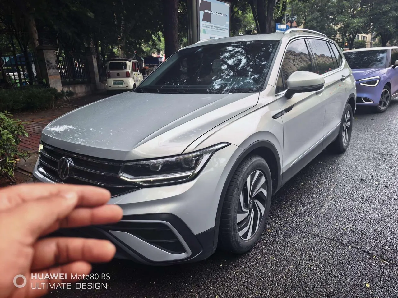 Volkswagen 2022 Tiguan L R-Line 2.0TSI 330TSI Two-Drive R-Line Overdrive Automatic Gear - View 1
