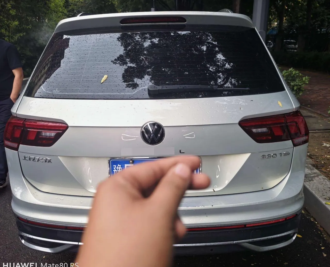 Volkswagen 2022 Tiguan L R-Line 2.0TSI 330TSI Two-Drive R-Line Overdrive Automatic Gear 4