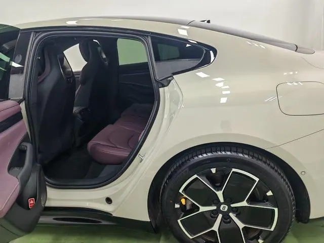 MI 2024 SU 7 700km Rear Drive Long Endurance Smart Driving Edition Automatic Gear 7