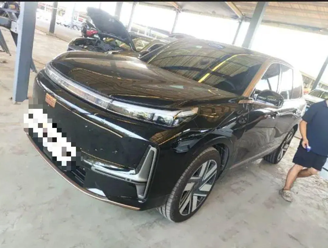 Geely Galaxy 2026 M9 1.5T 210km 4-wheel drive black gold intelligence obsidian version automatic gear - View 1